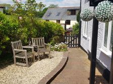 Holiday Cottage Garden to Gate